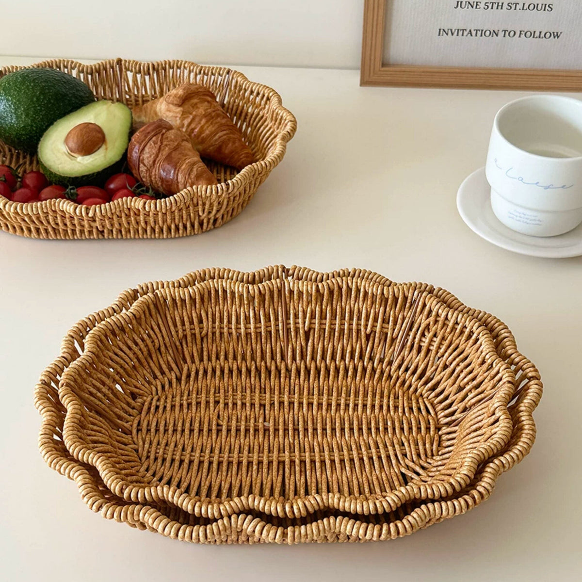 2 PCS Hand-Woven Wicker Bread Basket Scalloped Rattan Tray