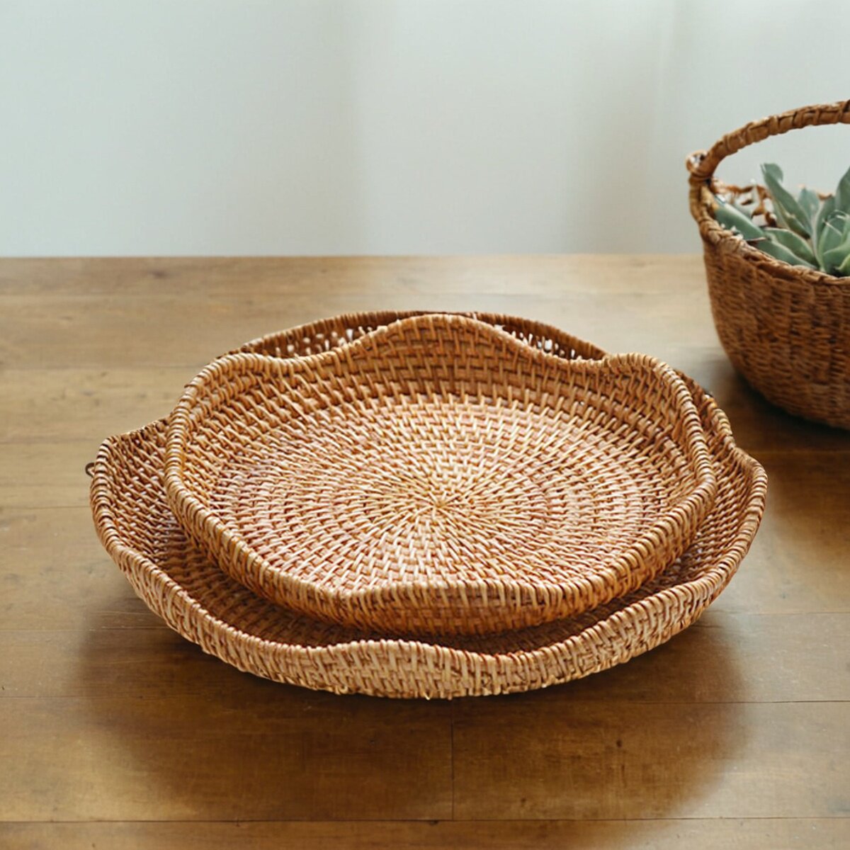 2 PCS Fruit Bowls Scalloped Edge Serving Plates Multi-Purpose Snack Tray