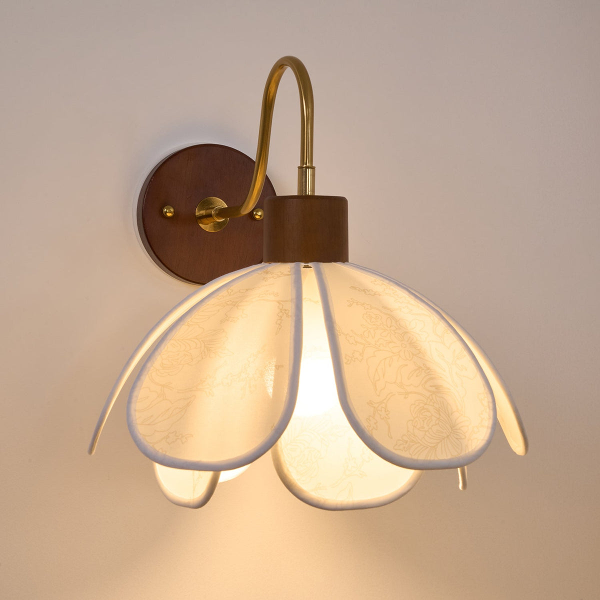 Petal-Inspired Artisan Wall Light Vintage Metal Sconce
